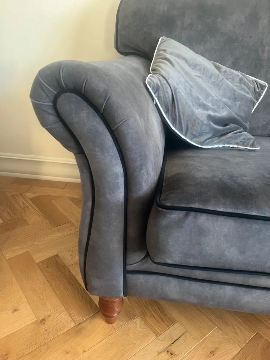 Couch - Image 2