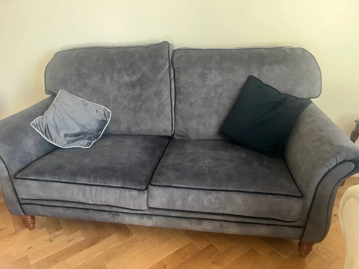 Couch - Image 4