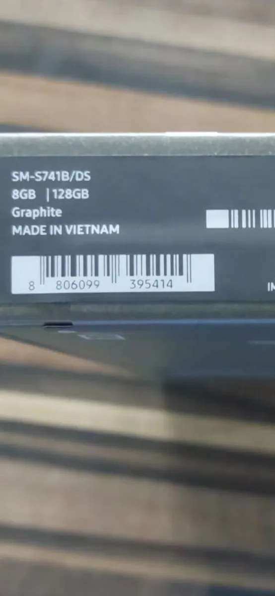 New Samsung Galaxy S26 FE 128GB Graphite - Three - Image 4
