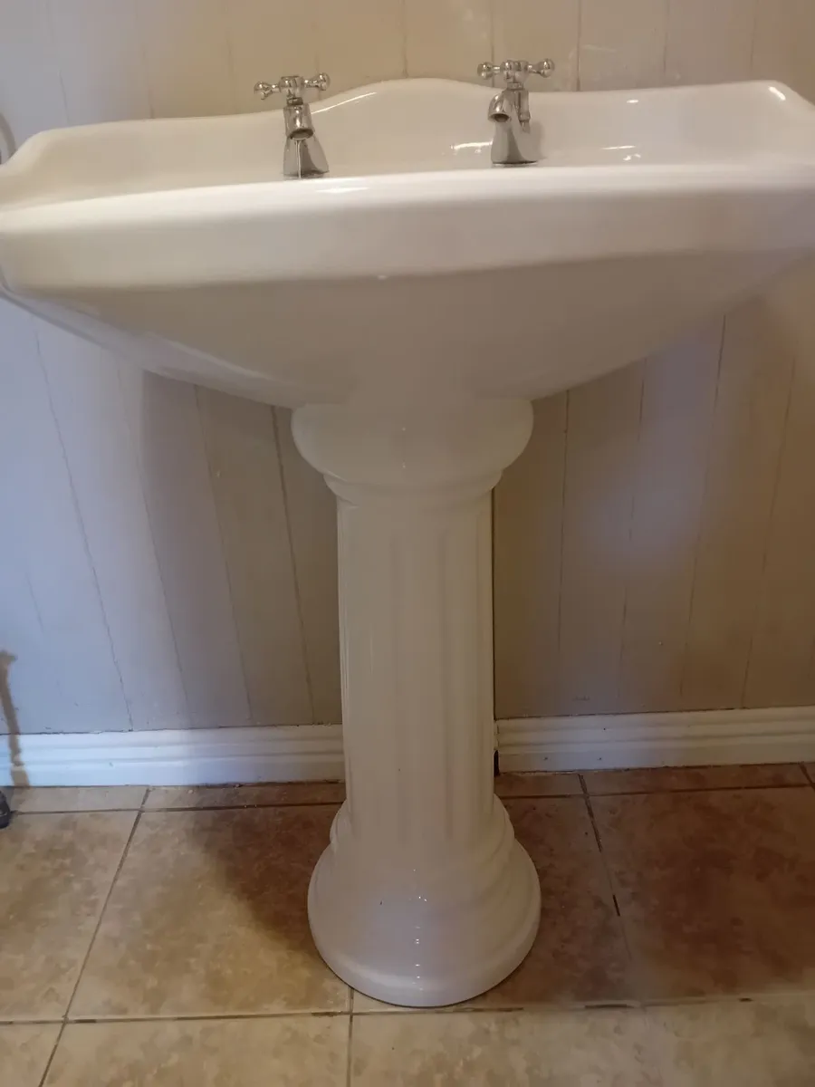 Bathroom sink - Image 2