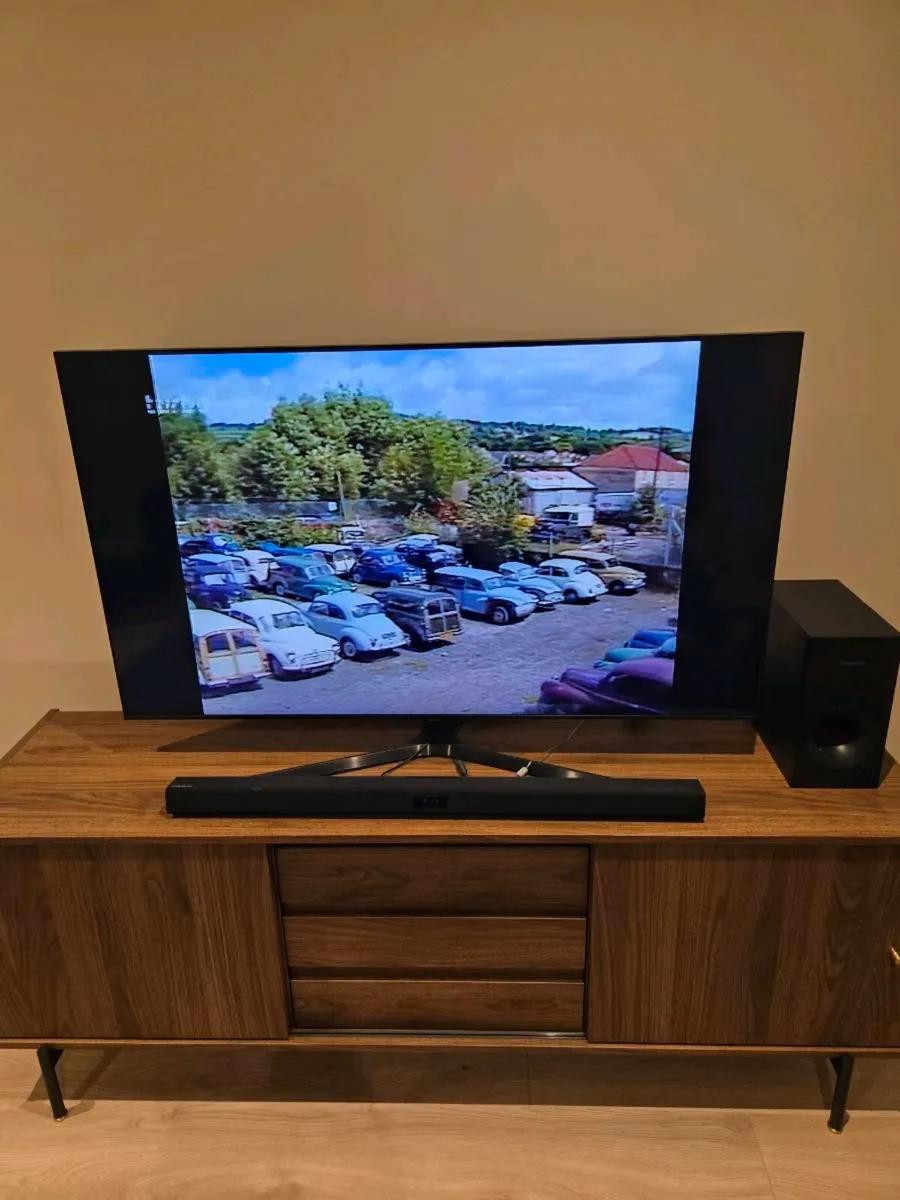 55inch Samsung TV with Sound Bar - Image 4