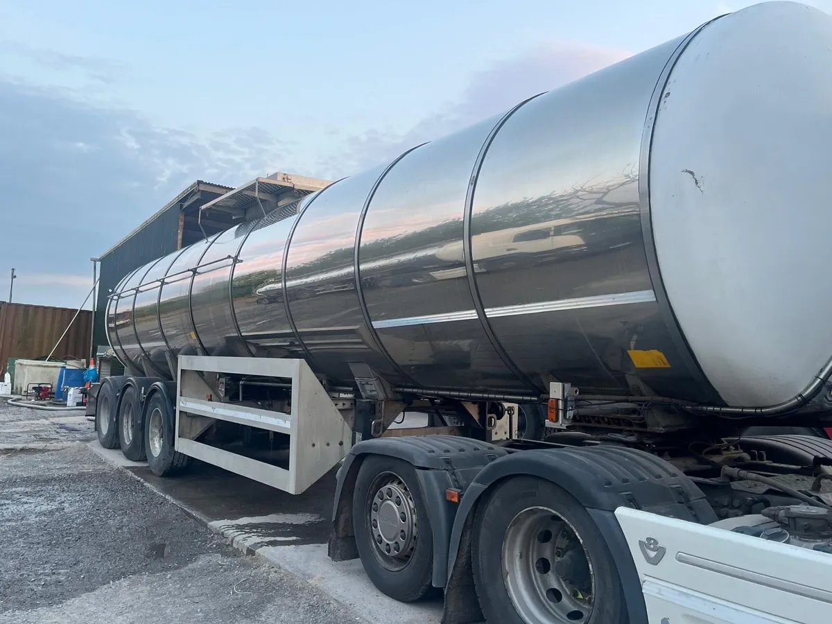 Milk/water tanker for sale - Image 1