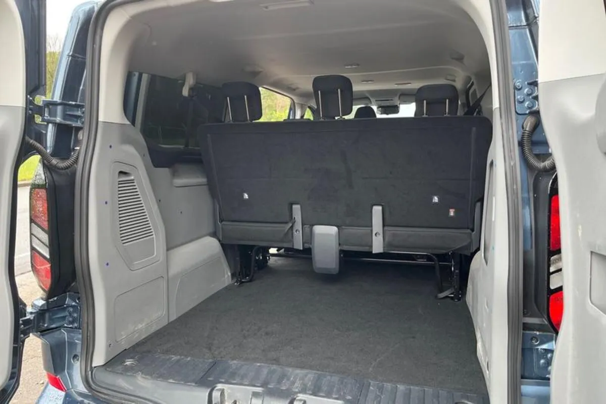 Ford Transit Custom 340 Limited AUTO L2 LWB 9 Seat - Image 4