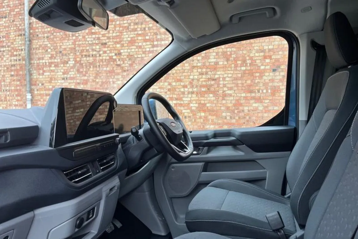 Ford Transit Custom 340 Limited AUTO L2 LWB 9 Seat - Image 3