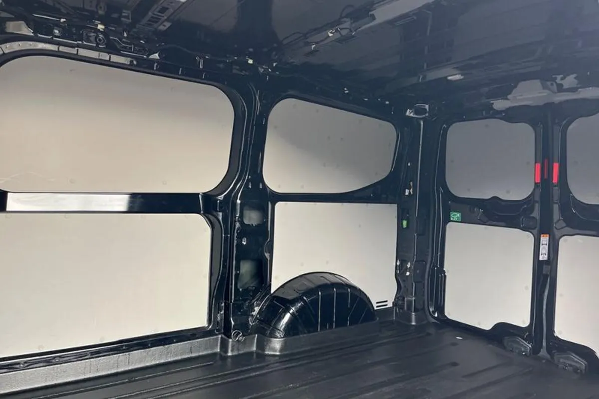 Ford Transit Custom 300 Limited L1 SWB FWD 2.0 Eco - Image 4