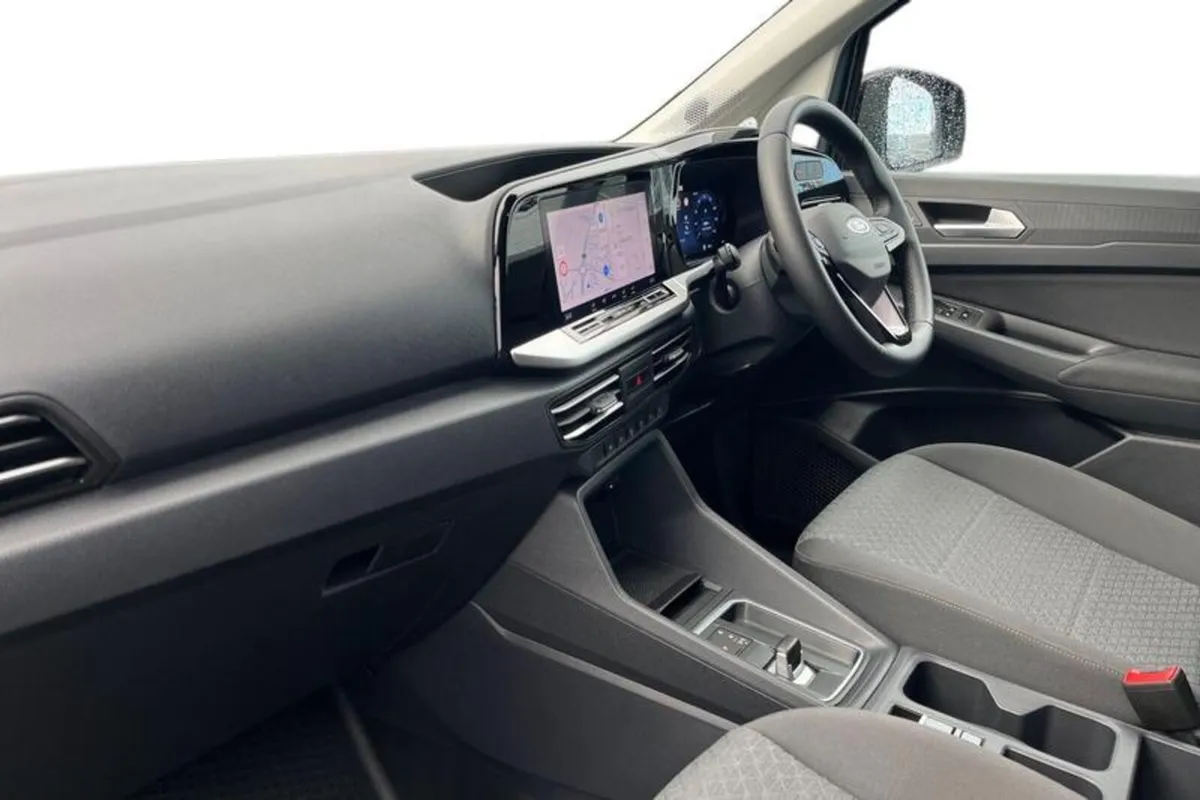 Ford Transit Connect 230 Limited AUTO L1 SWB 2.0 E - Image 3