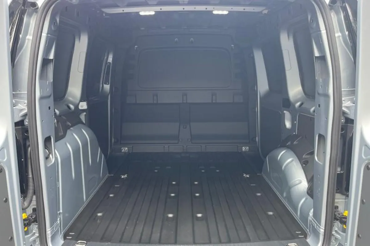 Ford Transit Connect 220 Limited L1 SWB 2.0 EcoBlu - Image 4