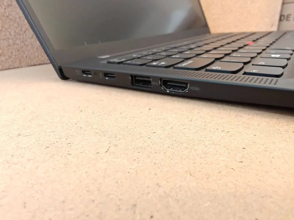 Lenovo X1 Carbon Gen9 Laptop | i5 vPro | 16GB | - Image 3