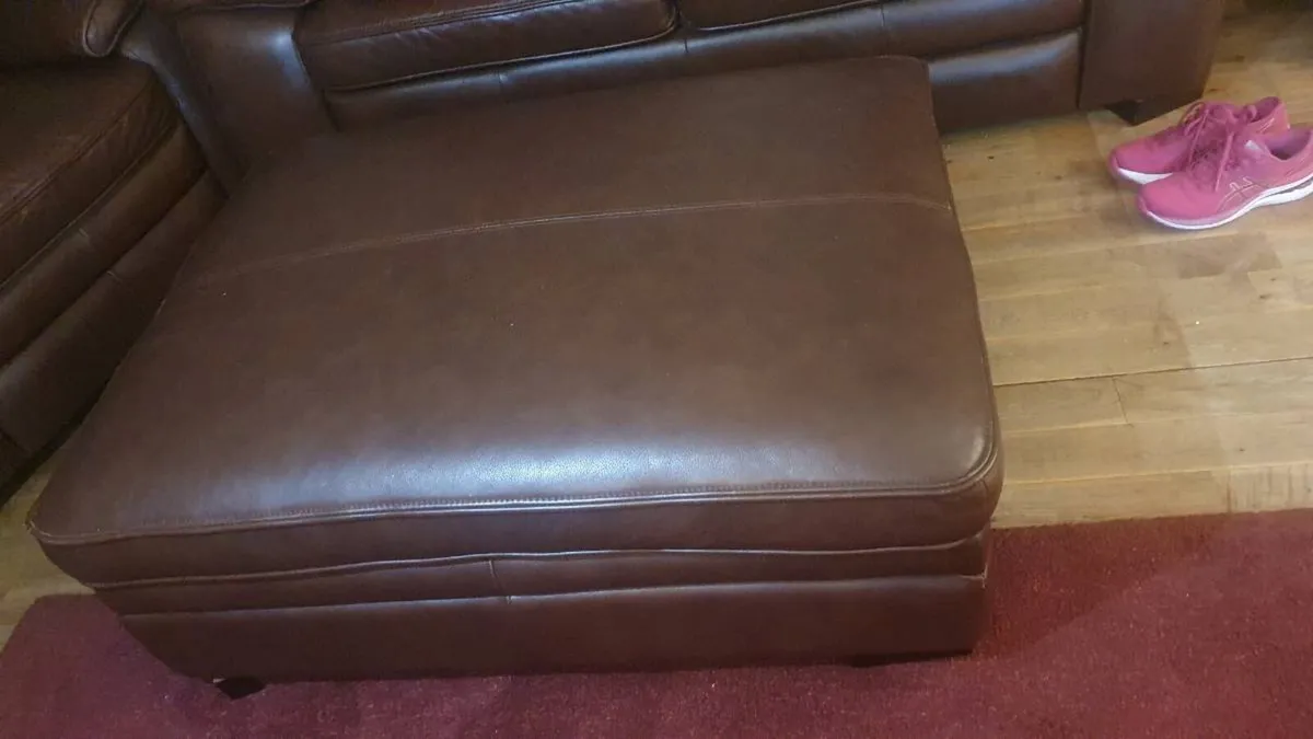 Apolo Brown 3 suite + Foot stool - Image 1