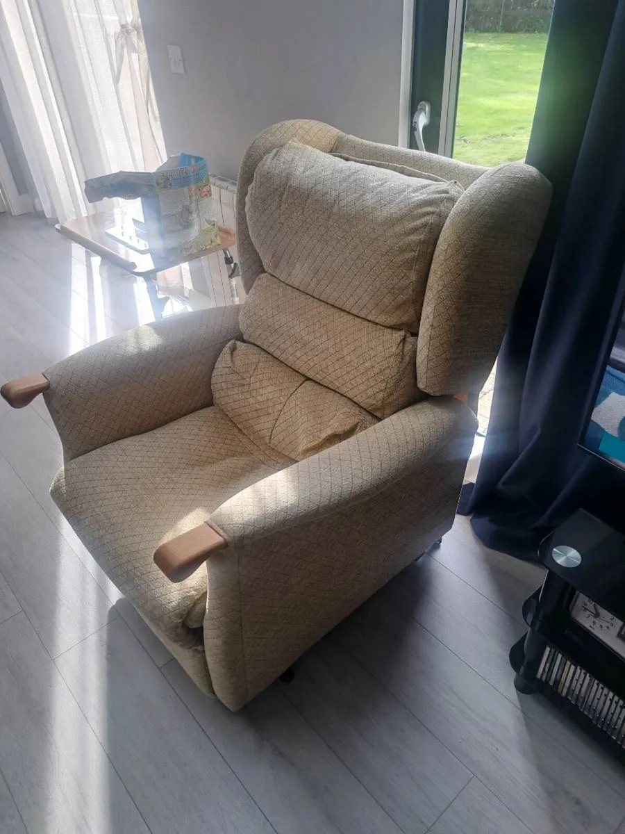 Electric reclining chair - Image 1