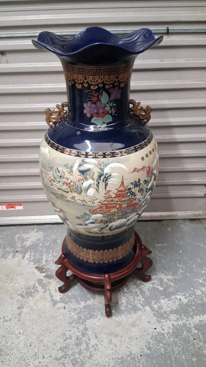 Large vase - Image 1