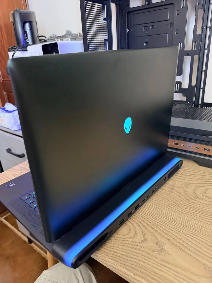 Alienware Area-51 16 5080 (2026) - Image 1