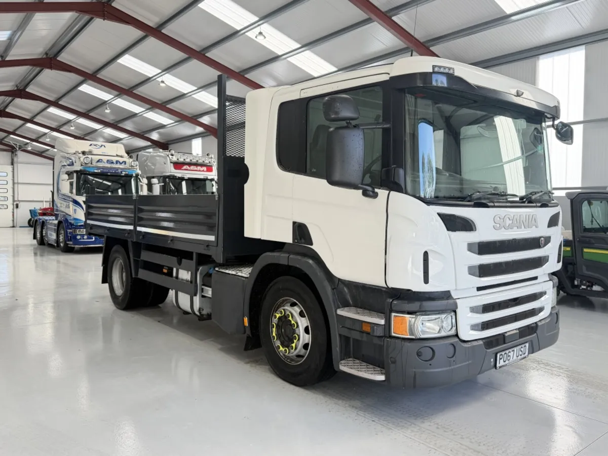 2017 SCANIA P250 18T TIPPER - Image 1