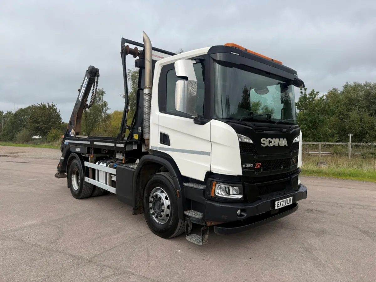 2021 SCANIA P280 XT SKIP LOADER - Image 1