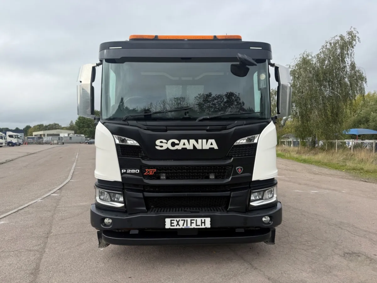 2021 SCANIA P280 XT SKIP LOADER - Image 2