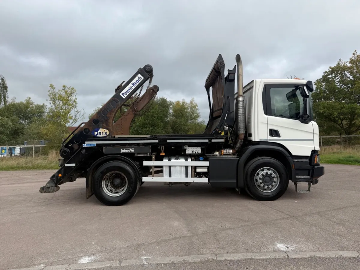 2021 SCANIA P280 XT SKIP LOADER - Image 4