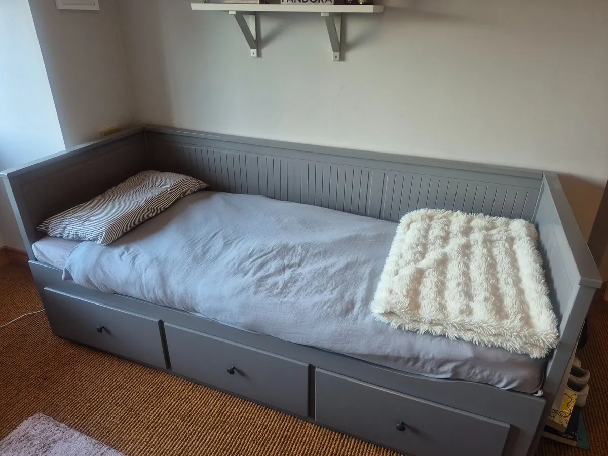 Hemnes Day bed - Image 1