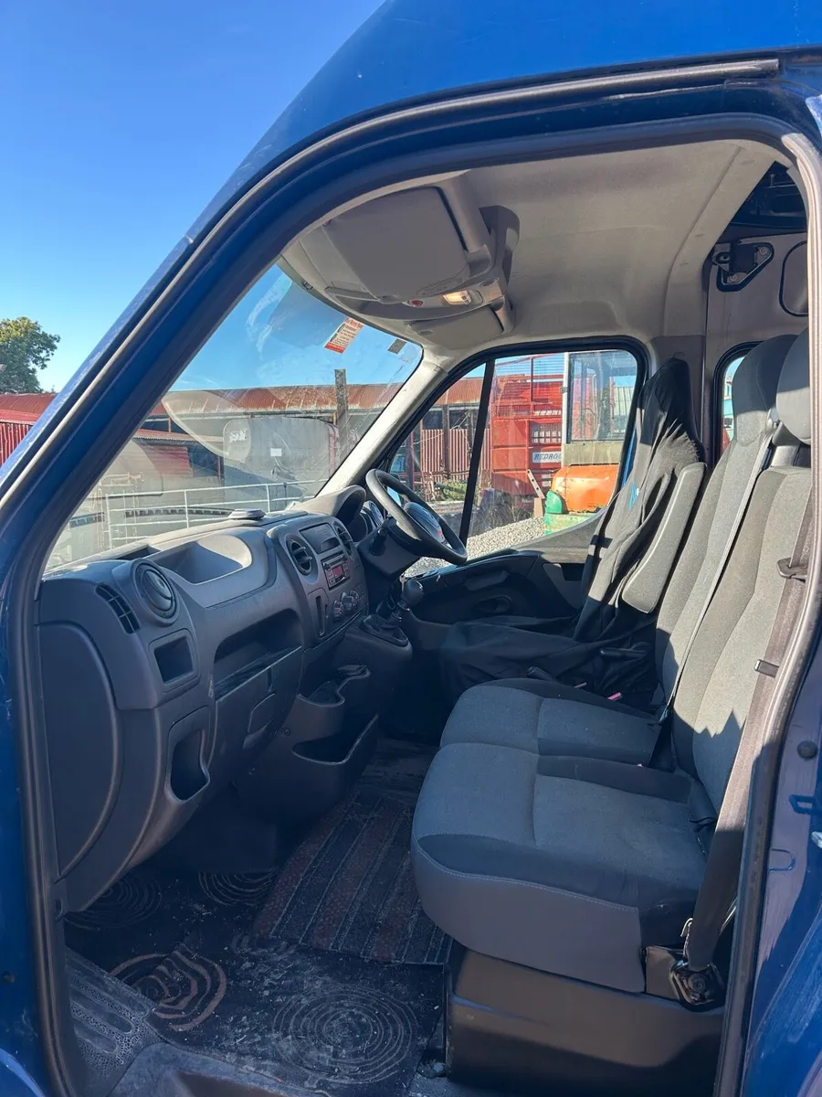 Renault Master crew cab - Image 4