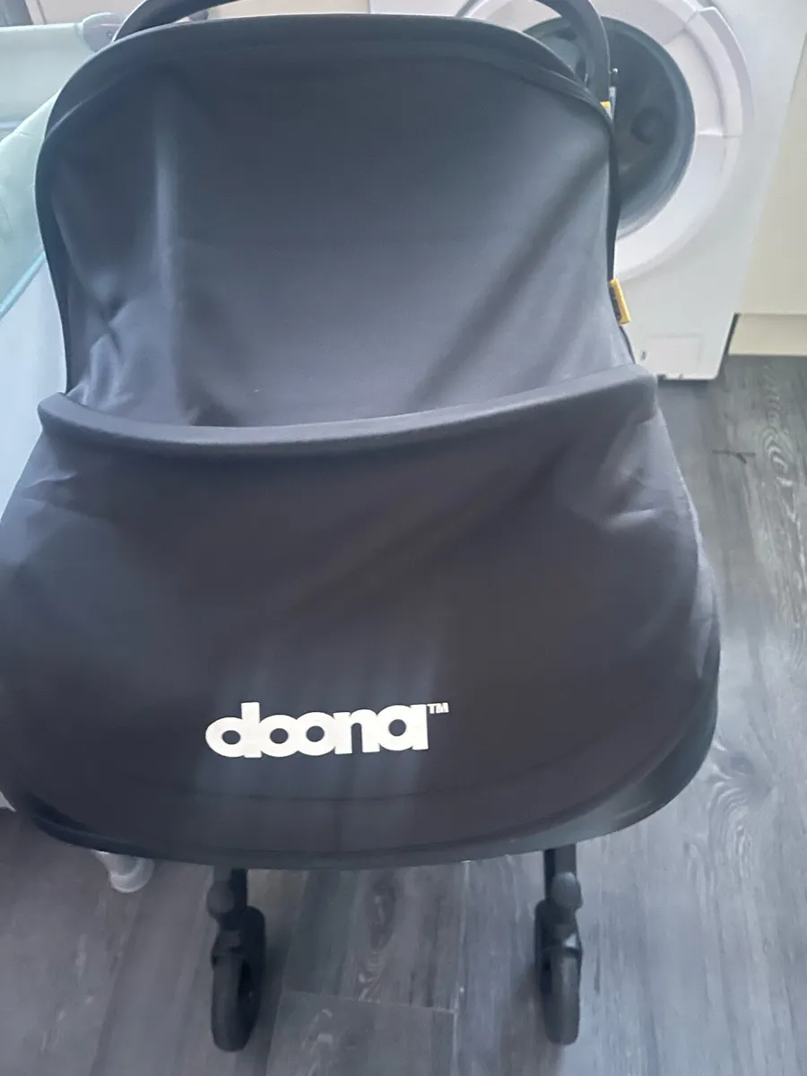 Doona car seat pushchair with accessories - Image 2