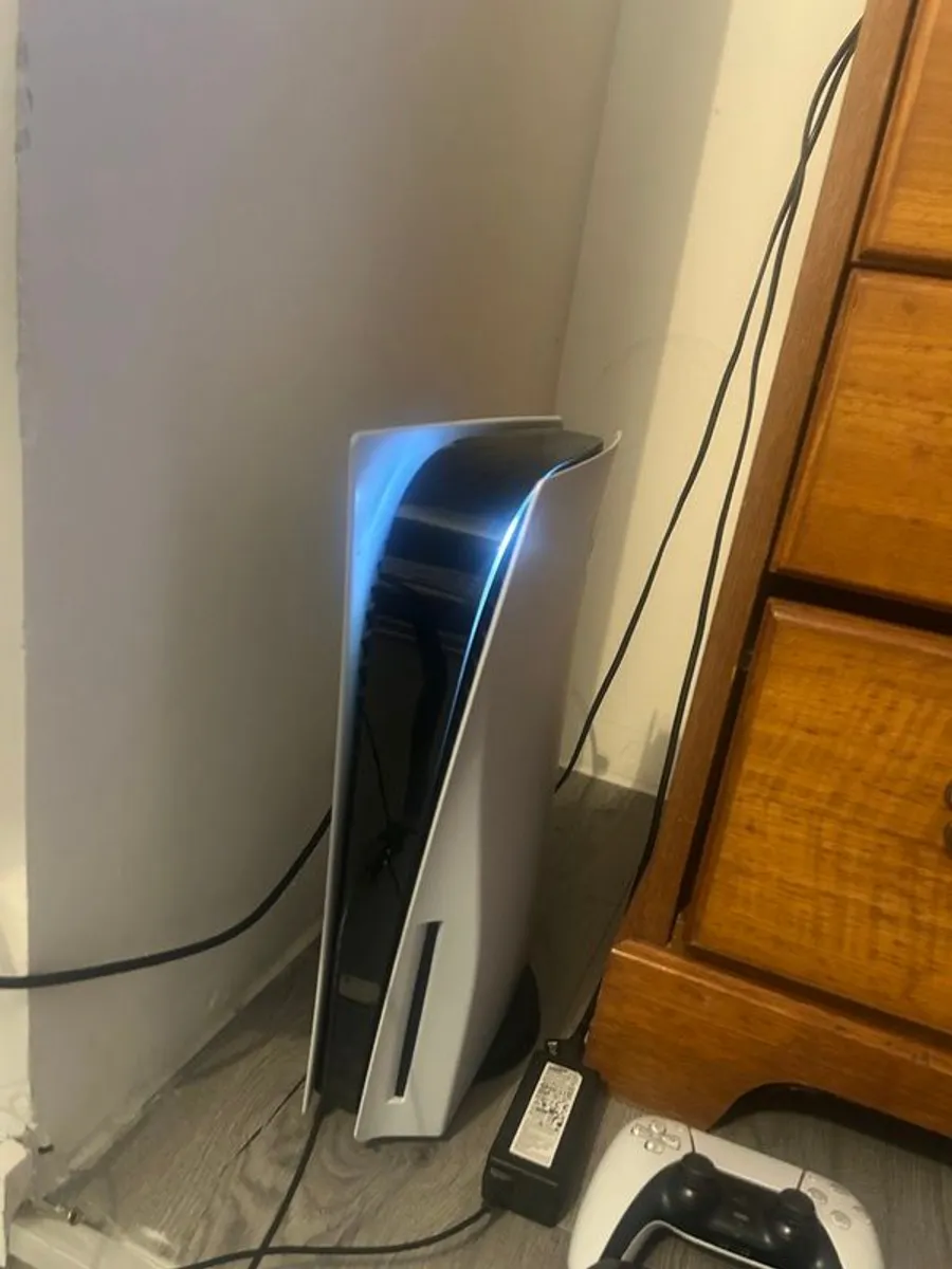 PlayStation 5 Disc Edition - Image 1