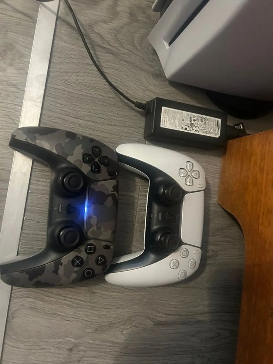 PlayStation 5 Disc Edition - Image 2