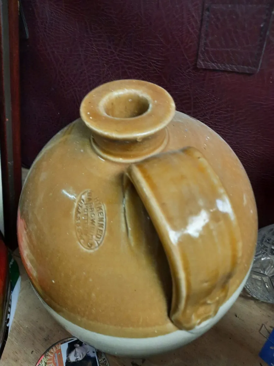 Antique stoneware croc - Image 3
