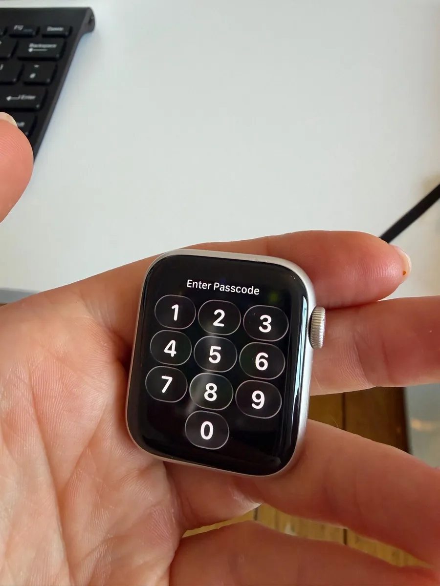 Apple Watch SE (2nd gen) GPS+CELLULAR - Image 3