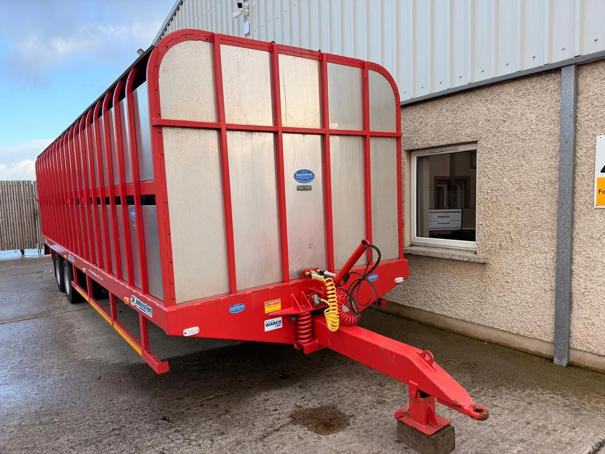 2022 Johnston 28ft Tractor Drawn Cattle Trailer - Image 4
