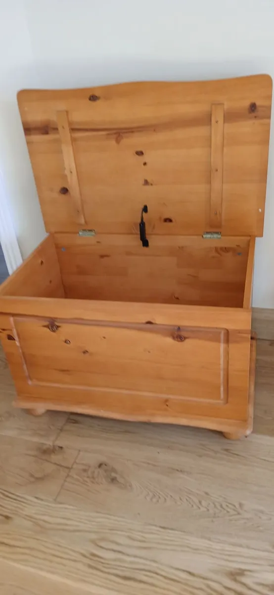 Pine Chest/ Otterman - Image 2