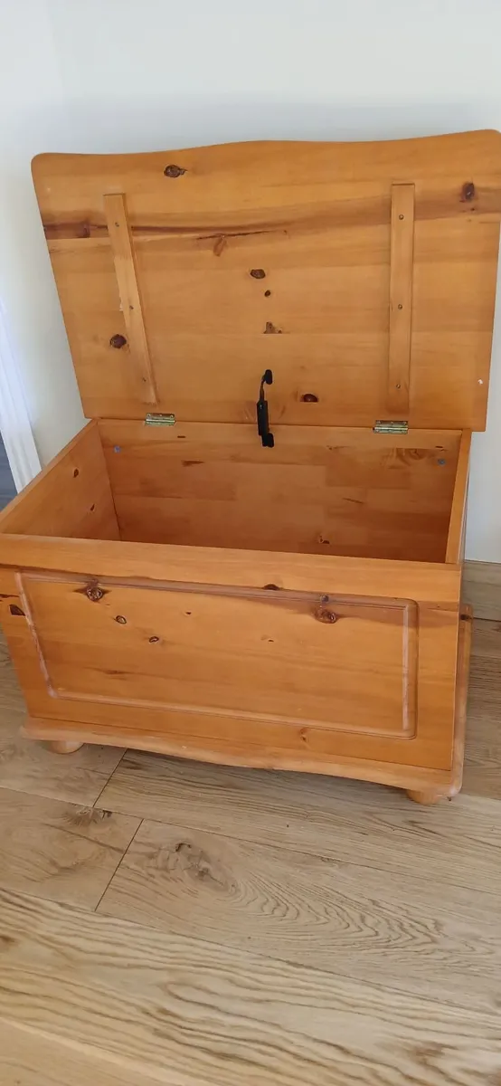 Pine Chest/ Otterman - Image 4