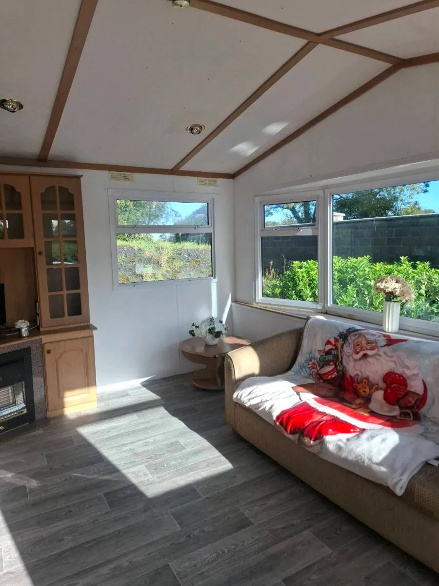 40ft x 14ft Roadmaster Chalet. Winter Packed - Image 2