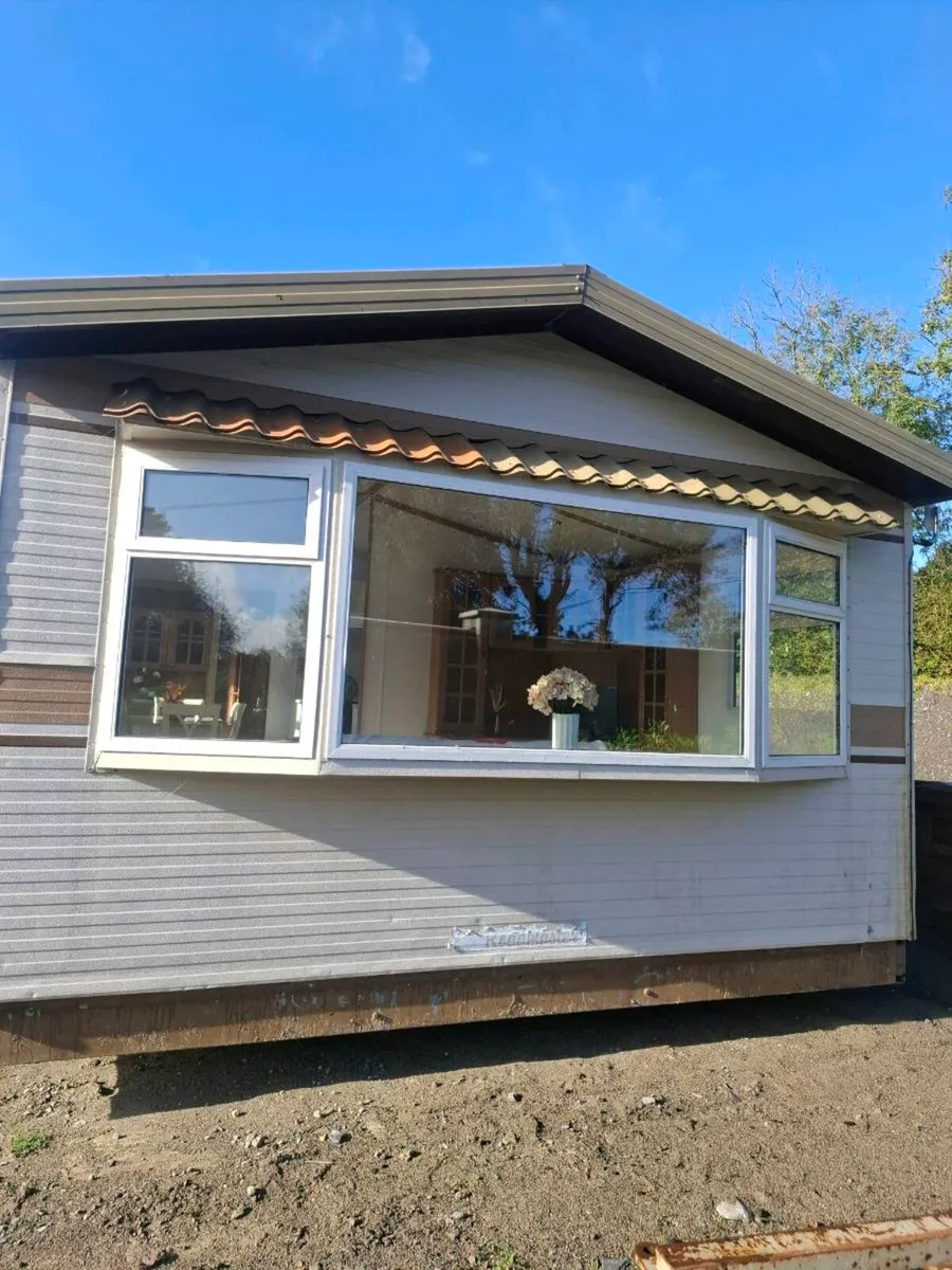 40ft x 14ft Roadmaster Chalet. Winter Packed - Image 1
