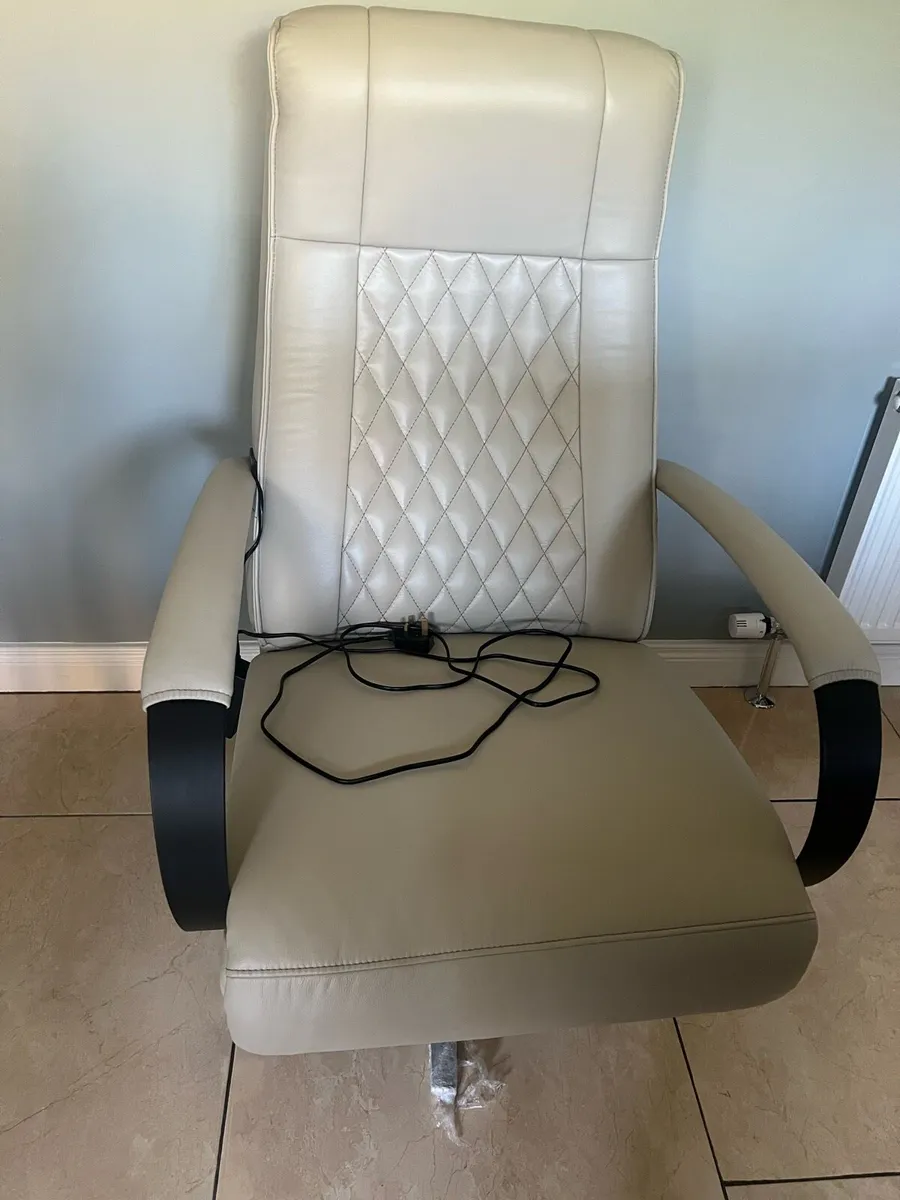Recliner leather chair - Image 1