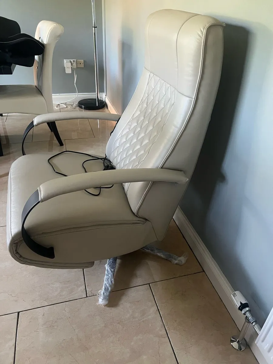 Recliner leather chair - Image 2