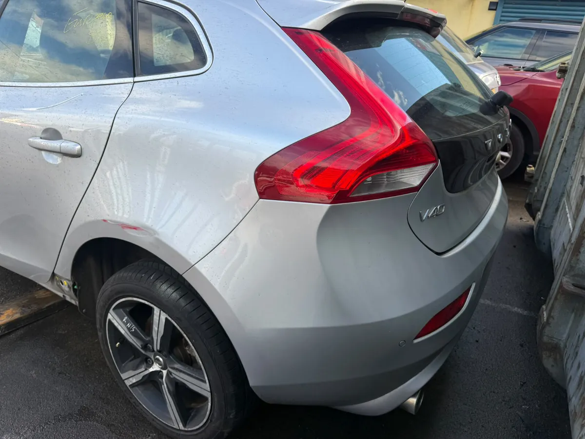 2016 Volvo v40 2.0d auto for breaking! - Image 3