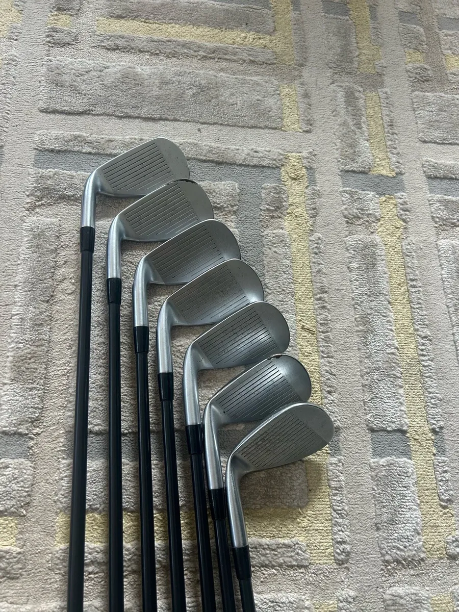 Mizuno JPX 900 Hot Metal Irons - Image 1