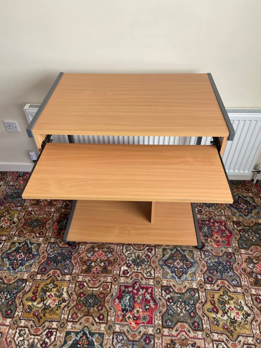 Computer desk - Image 3