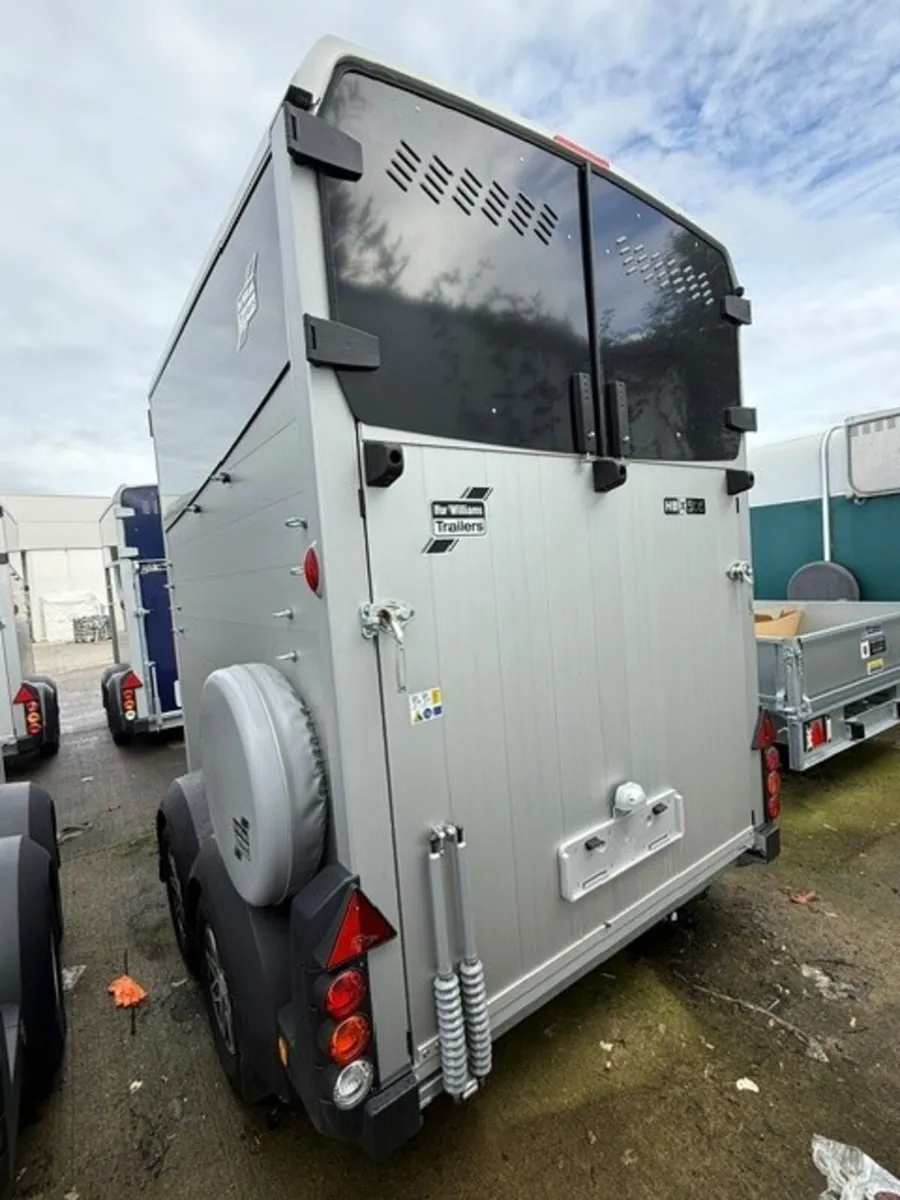 T3054611 New HBX506 Horsebox Ifor Williams xxx - Image 2