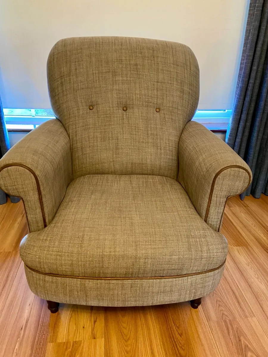 4-Piece Sofa Suite (Immaculate Condition) - Image 4