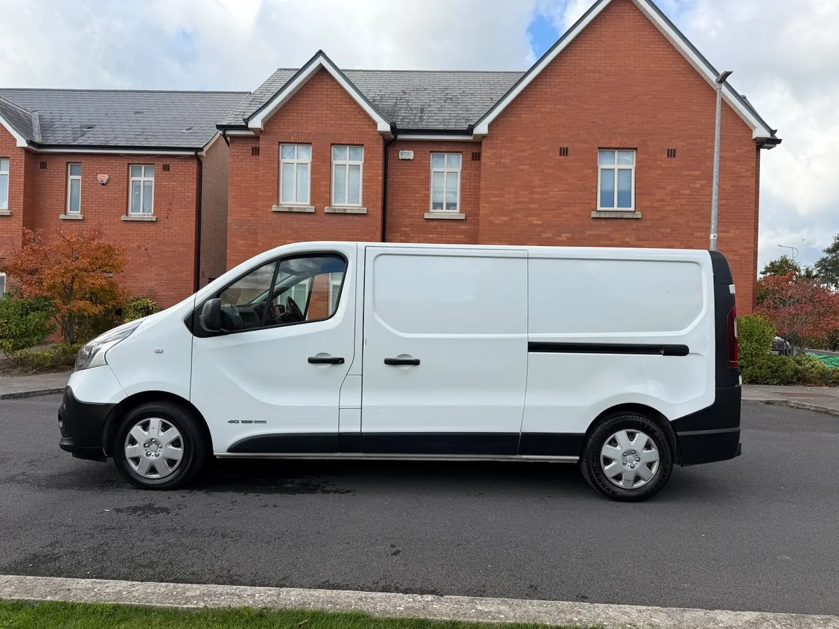 Renault traffic DEPOSIT TAKEN - Image 4