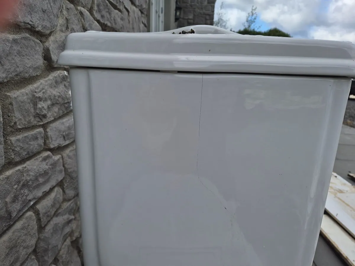 Toilet - Image 3