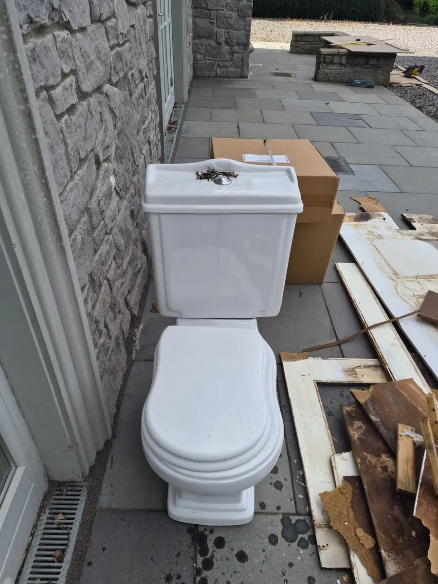 Toilet - Image 2