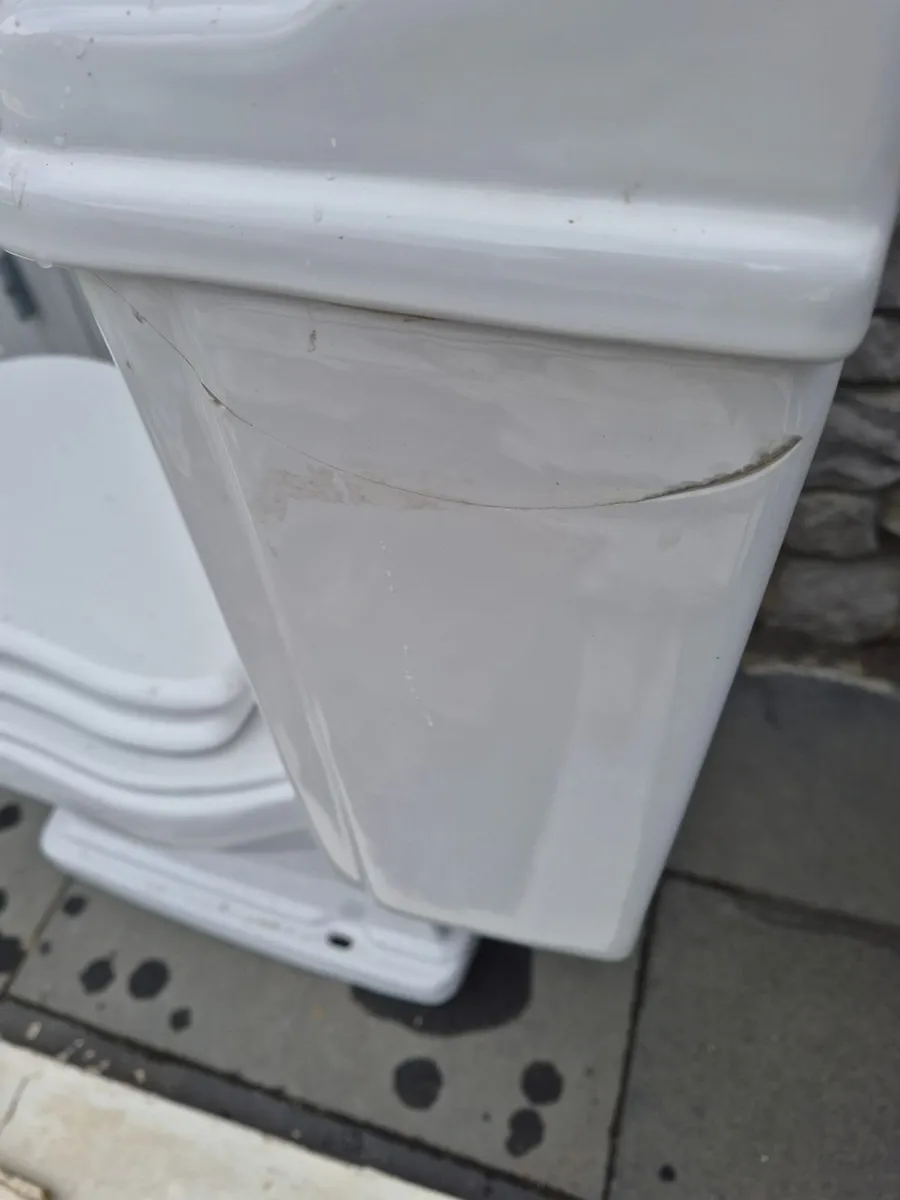Toilet - Image 4