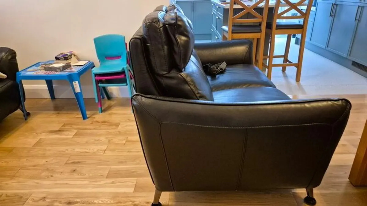 2 Seater Black Leather Sofa. - Image 4