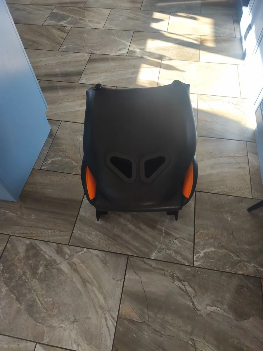 Gaming chair - Image 1