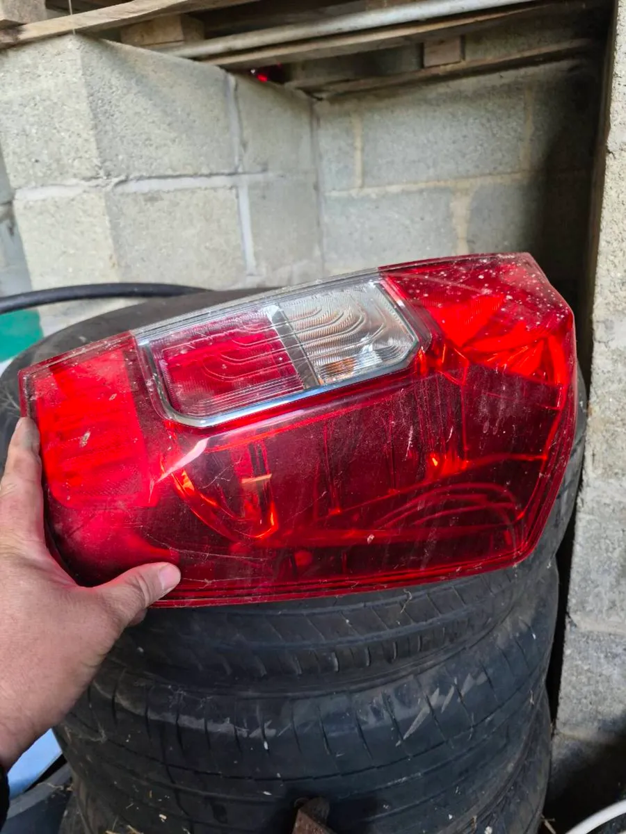 Rear light nissan navara