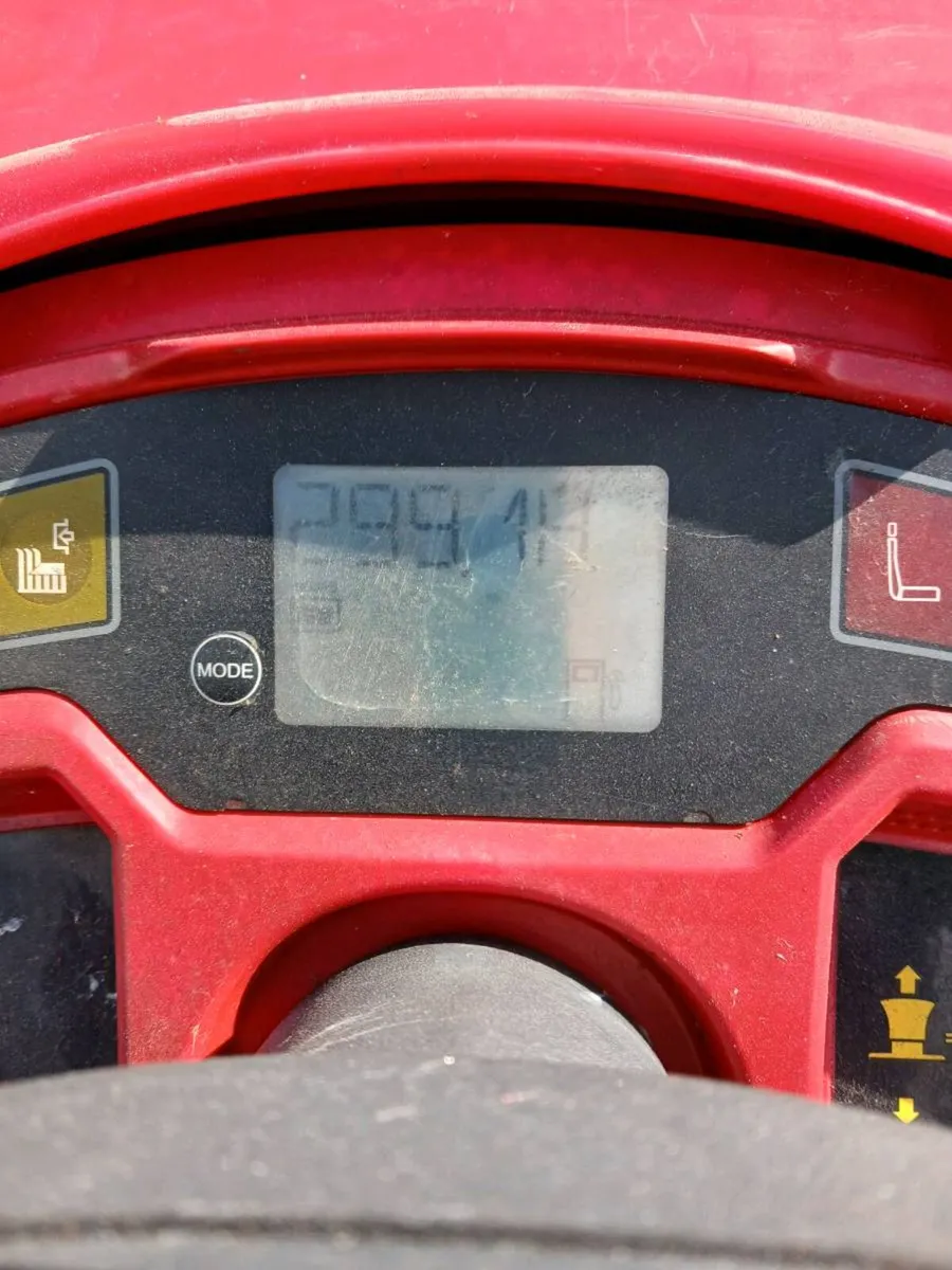 22hp twin cylinder Castlegarden with hydrostatic - Image 4