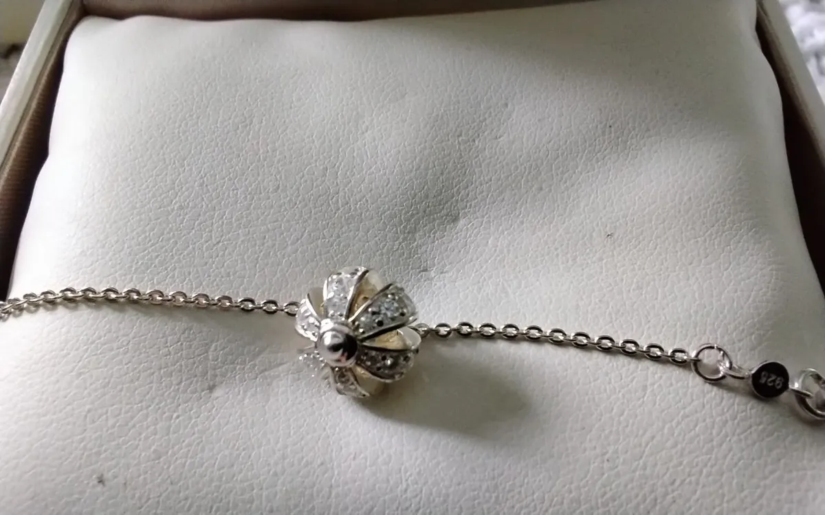 Kit heath sterling silver charm bracelet 7.5" - Image 1