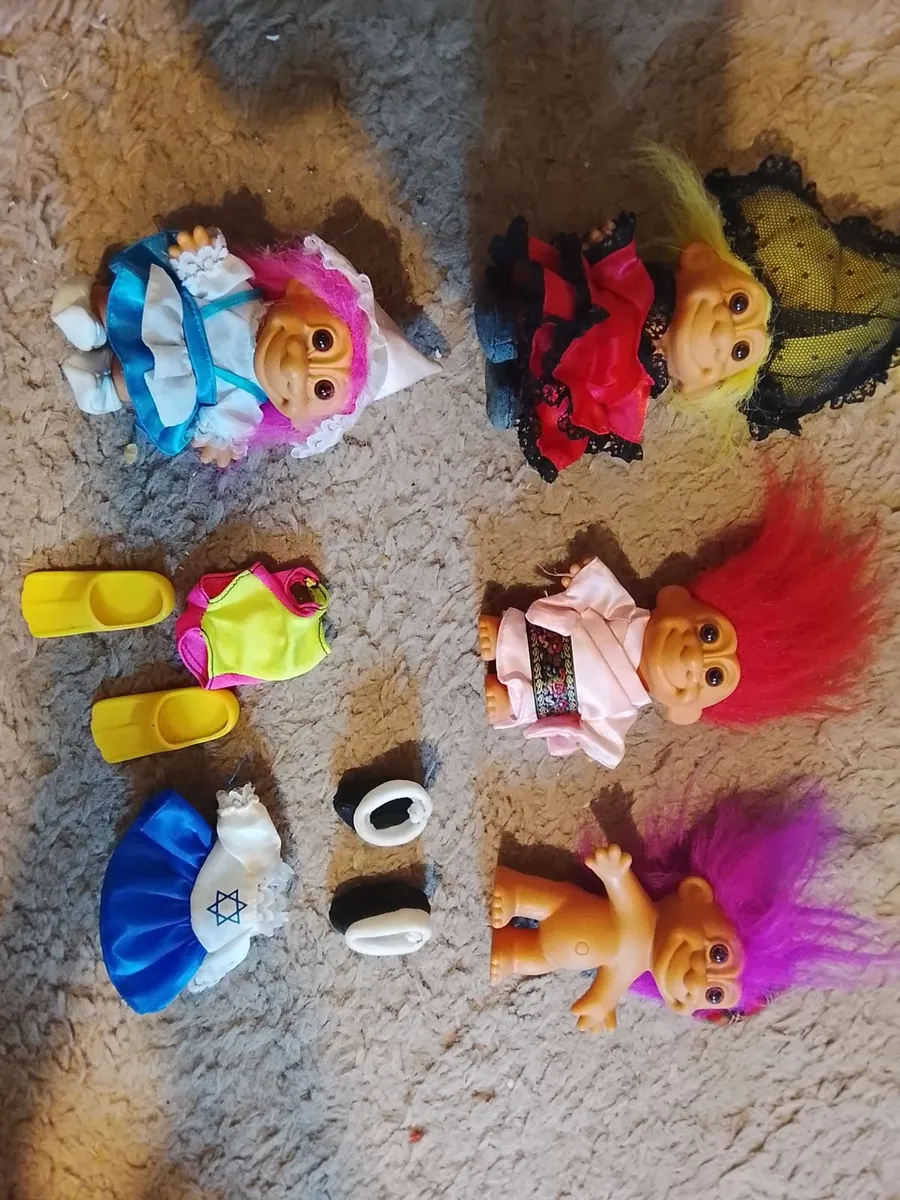4 Vintage Russ Troll Dolls with Clothes - Image 1