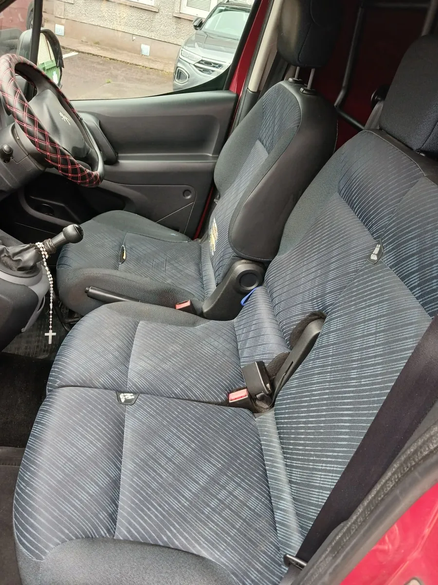 Peugeot Partner 2011 - Image 2